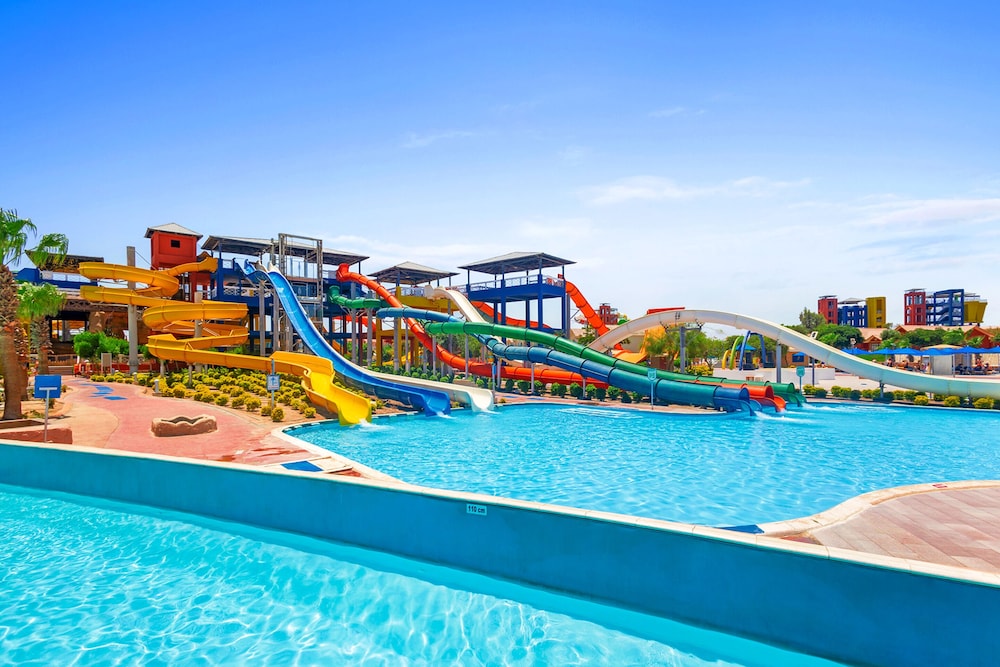 Pickalbatros Water Valley Resort - Neverland Hurghada — Swimming pool in Hurghada, Red Sea