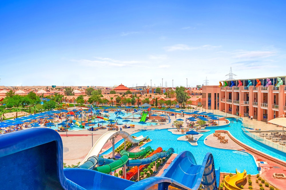 Pickalbatros Water Valley Resort - Neverland Hurghada — Swimming pool in Hurghada, Red Sea