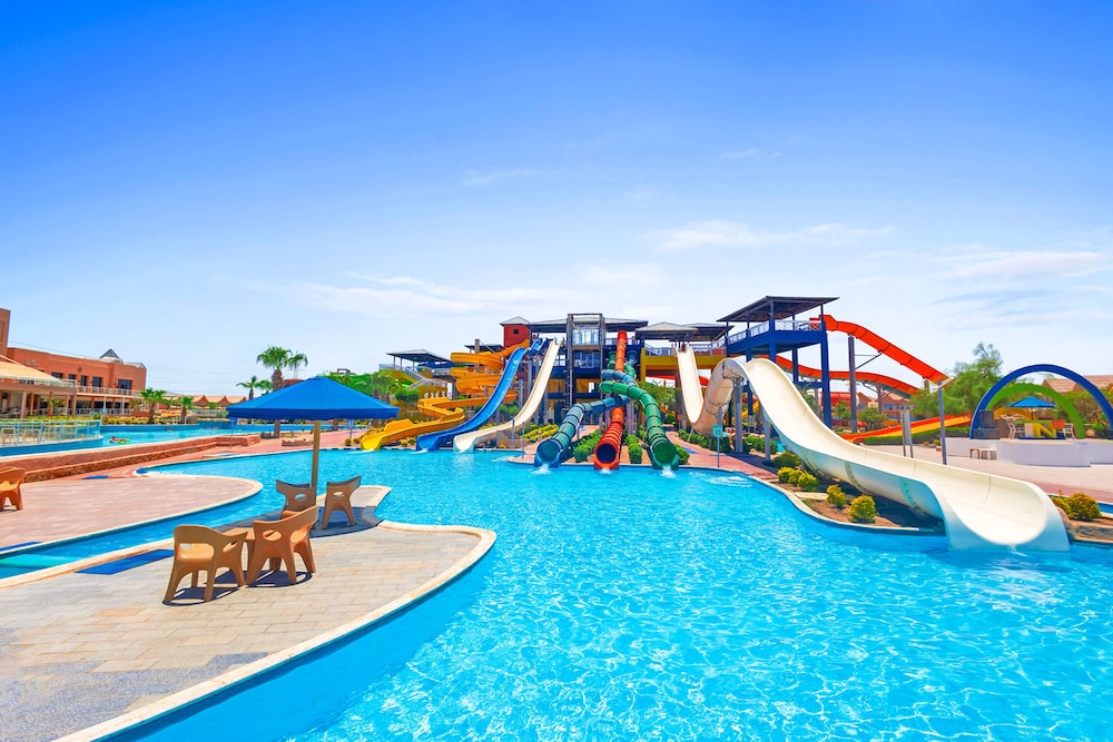 Pickalbatros Water Valley Resort - Neverland Hurghada — Swimming pool in Hurghada, Red Sea