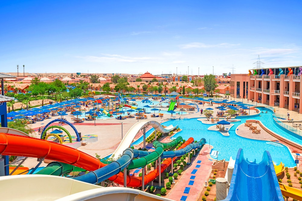 Pickalbatros Water Valley Resort - Neverland Hurghada — Swimming pool in Hurghada, Red Sea