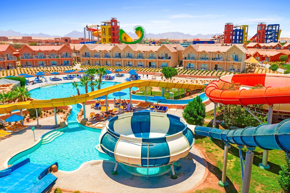 Pickalbatros Water Valley Resort - Neverland Hurghada — Swimming pool in Hurghada, Red Sea