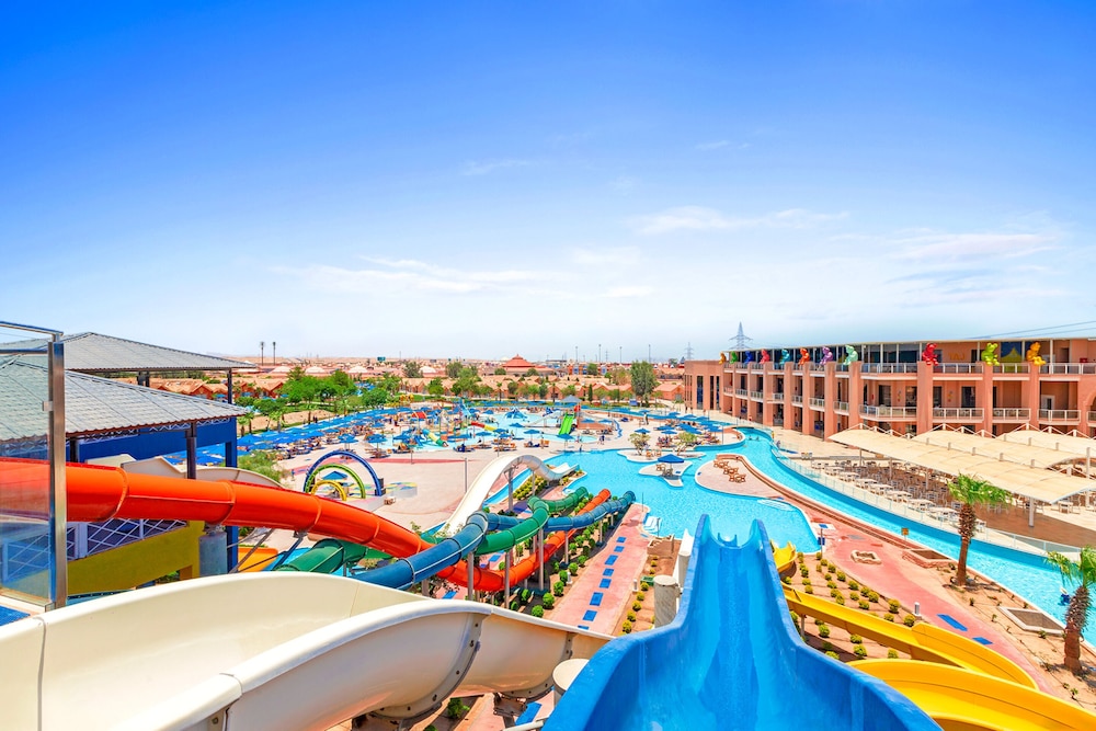 Pickalbatros Water Valley Resort - Neverland Hurghada — Swimming pool in Hurghada, Red Sea