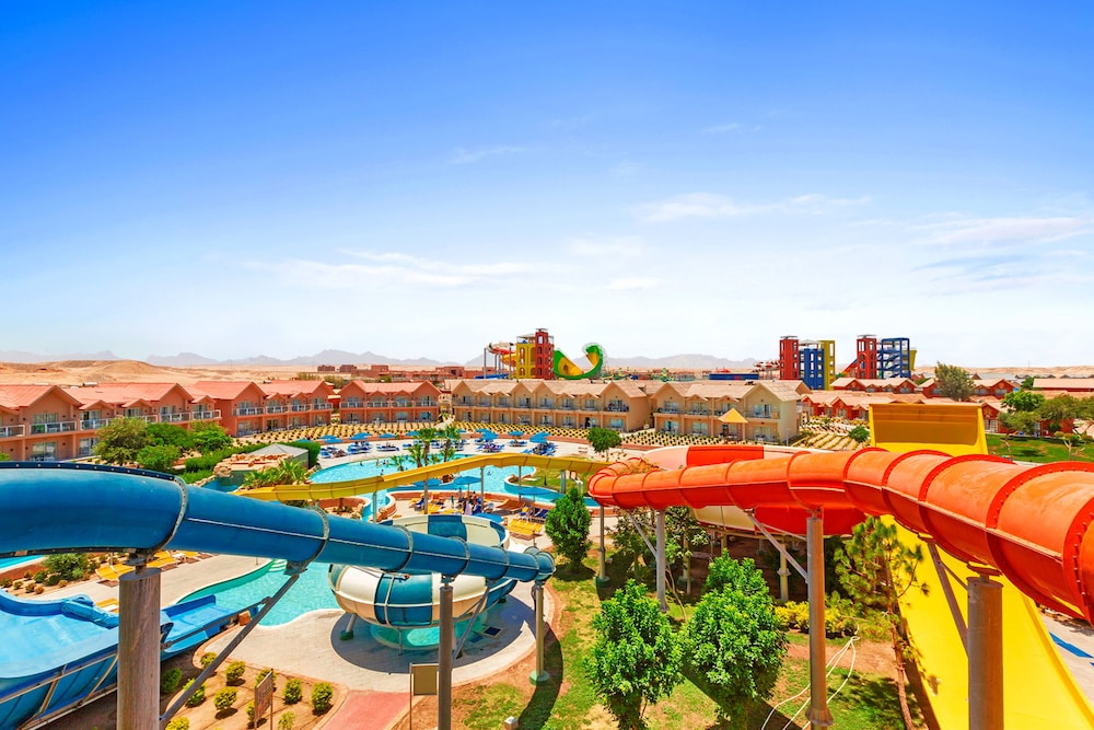 Pickalbatros Water Valley Resort - Neverland Hurghada — Swimming pool in Hurghada, Red Sea