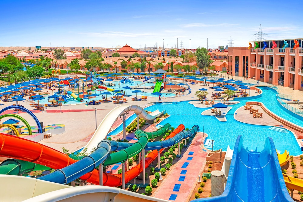Pickalbatros Water Valley Resort - Neverland Hurghada — Swimming pool in Hurghada, Red Sea