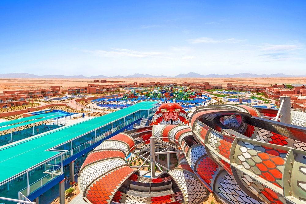 Pickalbatros Water Valley Resort - Neverland Hurghada — Swimming pool in Hurghada, Red Sea