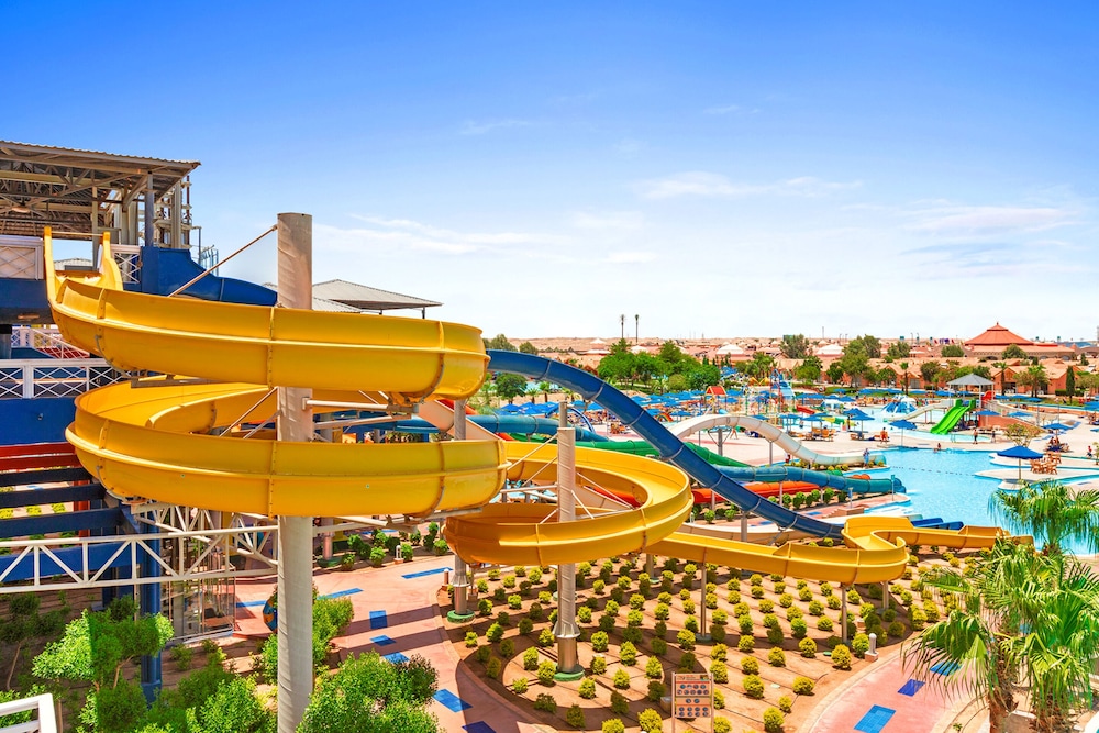 Pickalbatros Water Valley Resort - Neverland Hurghada — Swimming pool in Hurghada, Red Sea