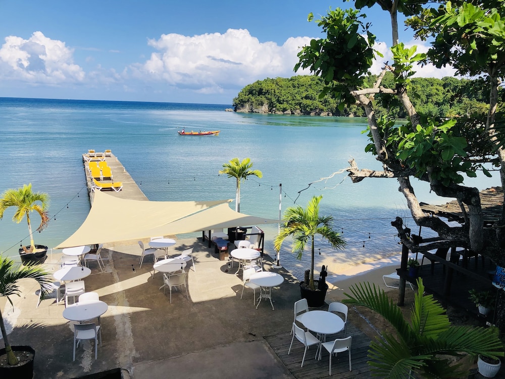 Sand And Tan Beach Hotel — Restaurant & bars in Ocho Rios
