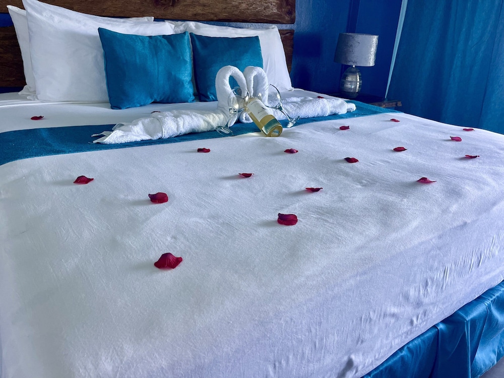 Sand And Tan Beach Hotel — Hotel rooms in Ocho Rios