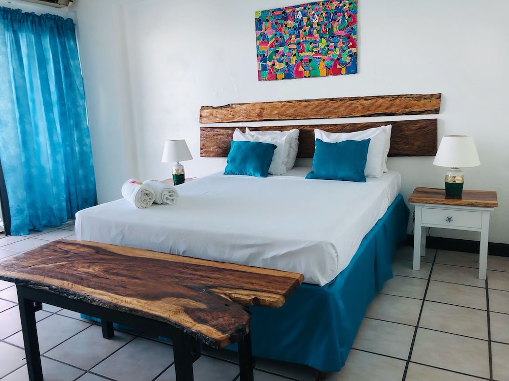 Sand And Tan Beach Hotel — Hotel rooms in Ocho Rios