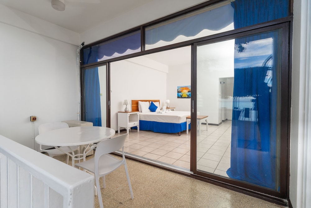 Sand And Tan Beach Hotel — Hotel rooms in Ocho Rios