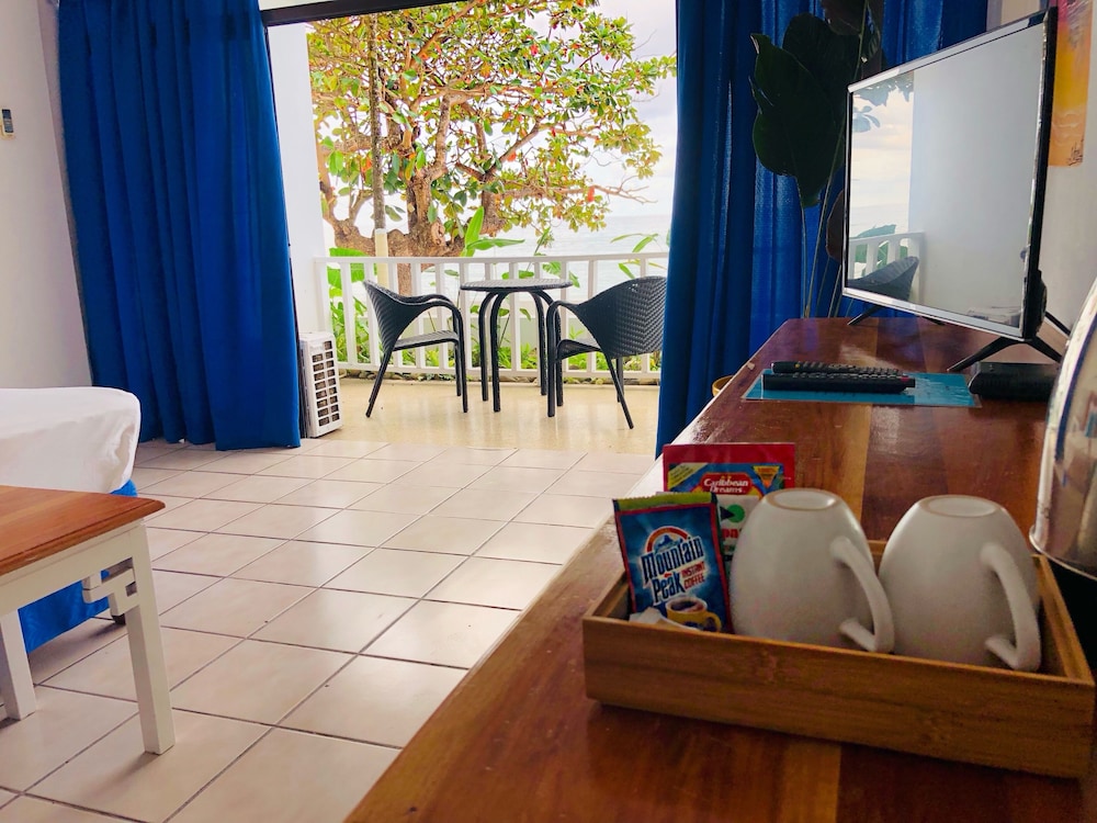 Sand And Tan Beach Hotel — Hotel rooms in Ocho Rios