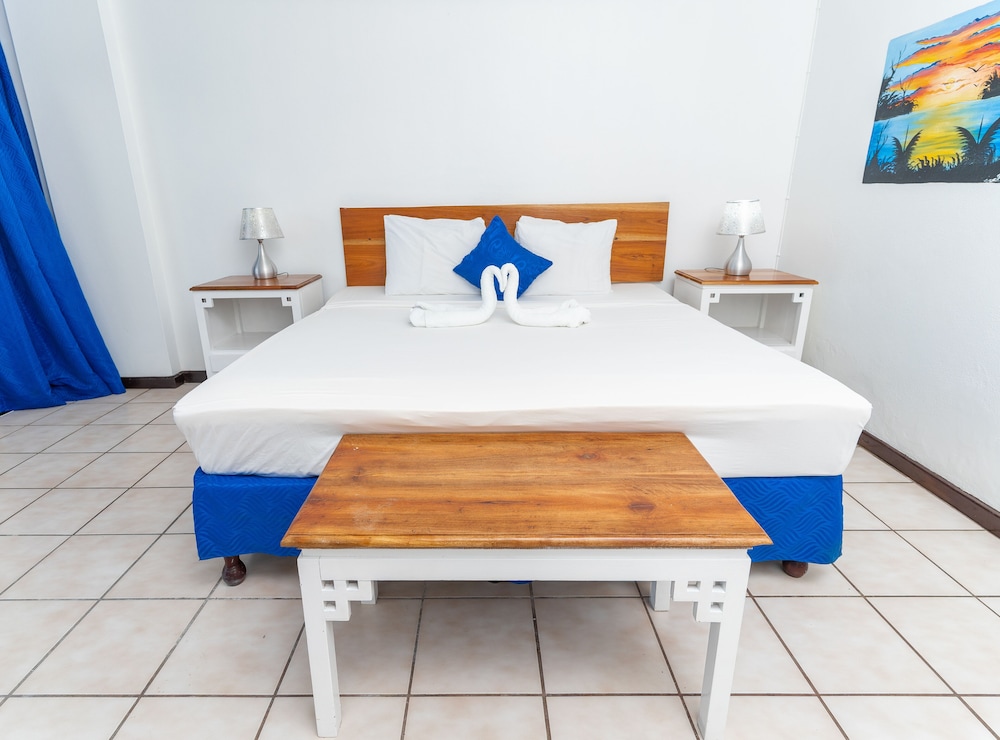 Sand And Tan Beach Hotel — Hotel rooms in Ocho Rios