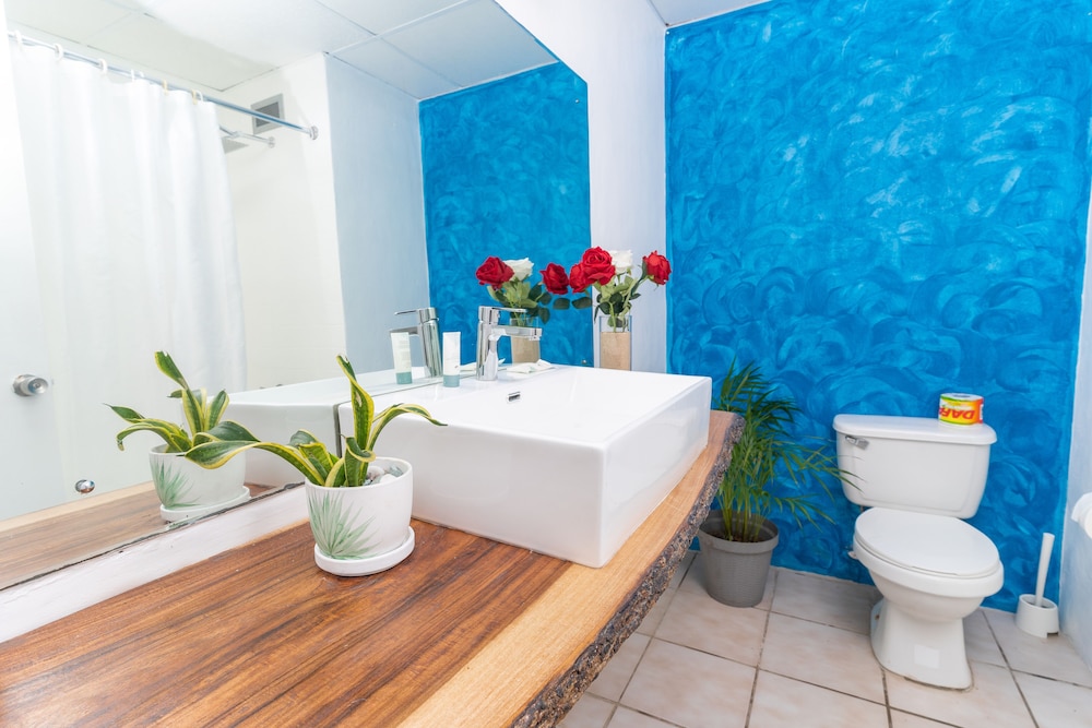 Sand And Tan Beach Hotel — Hotel rooms in Ocho Rios