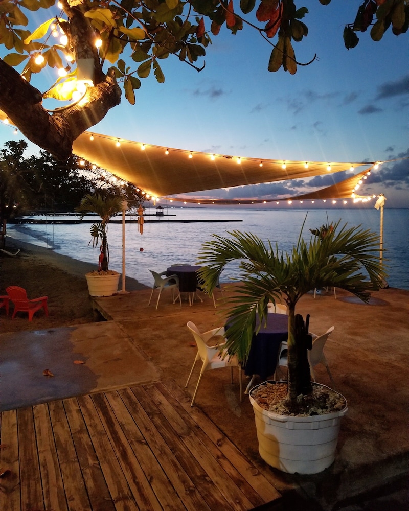 Sand And Tan Beach Hotel — Restaurant & bars in Ocho Rios