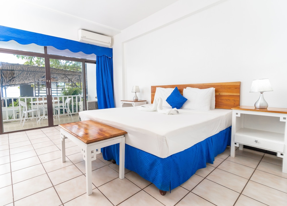 Sand And Tan Beach Hotel — Hotel rooms in Ocho Rios