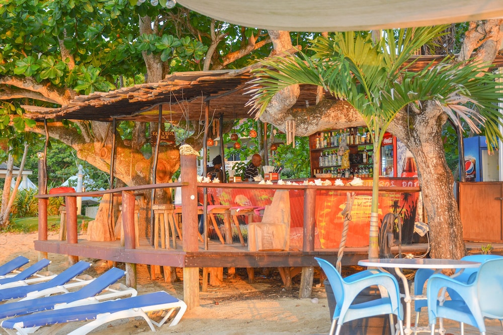 Sand And Tan Beach Hotel — Restaurant & bars in Ocho Rios