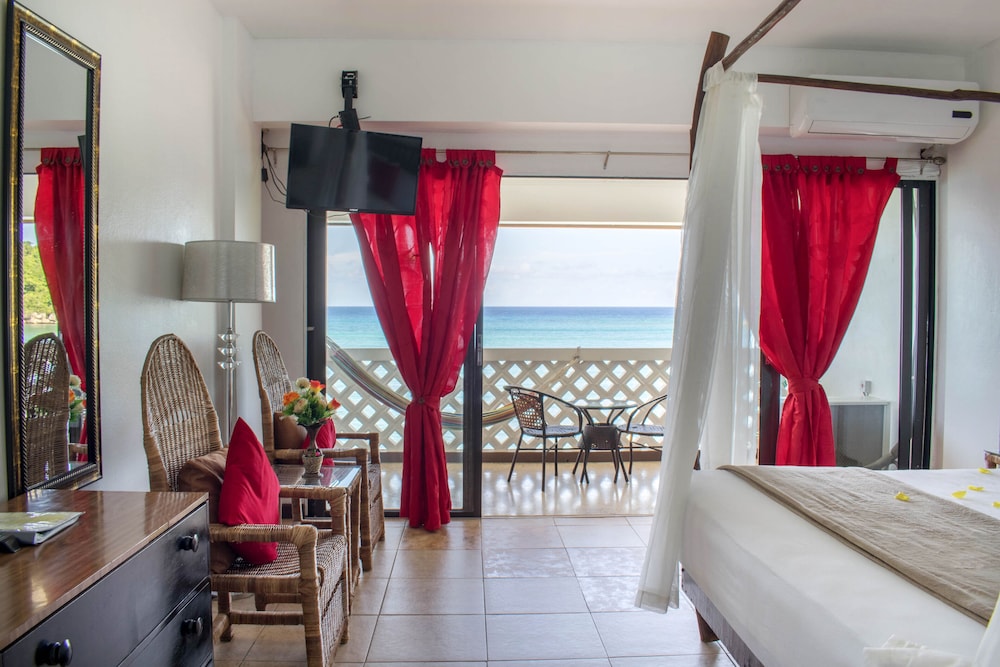 Sand And Tan Beach Hotel — Hotel rooms in Ocho Rios