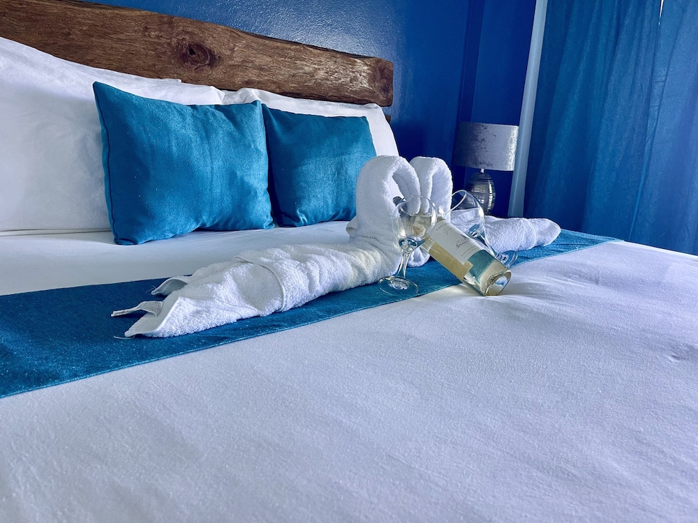 Sand And Tan Beach Hotel — Hotel rooms in Ocho Rios