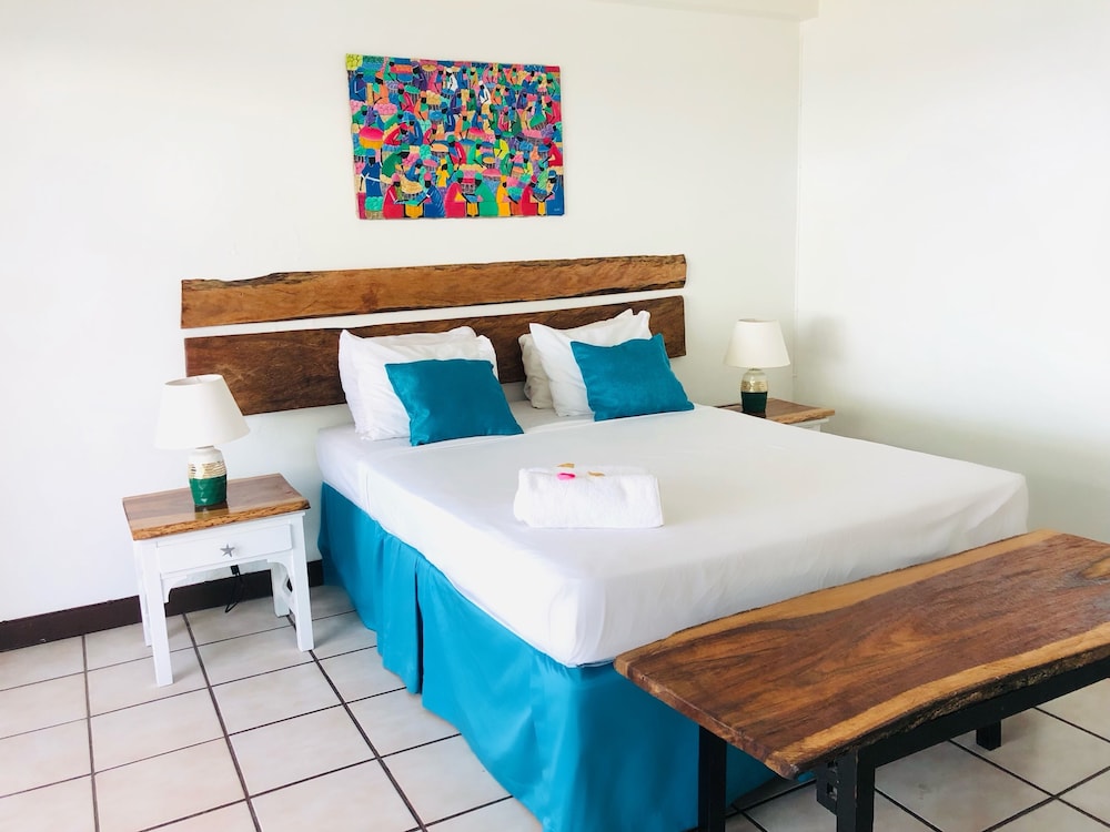 Sand And Tan Beach Hotel — Hotel rooms in Ocho Rios