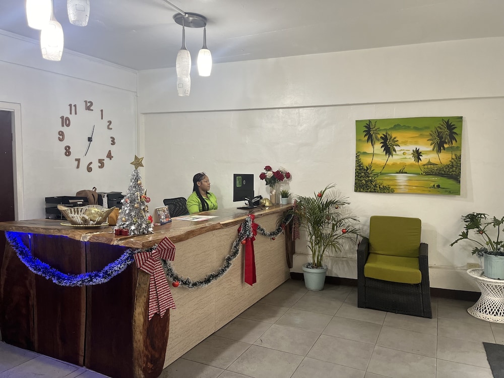 Sand And Tan Beach Hotel — Hotel building in Ocho Rios