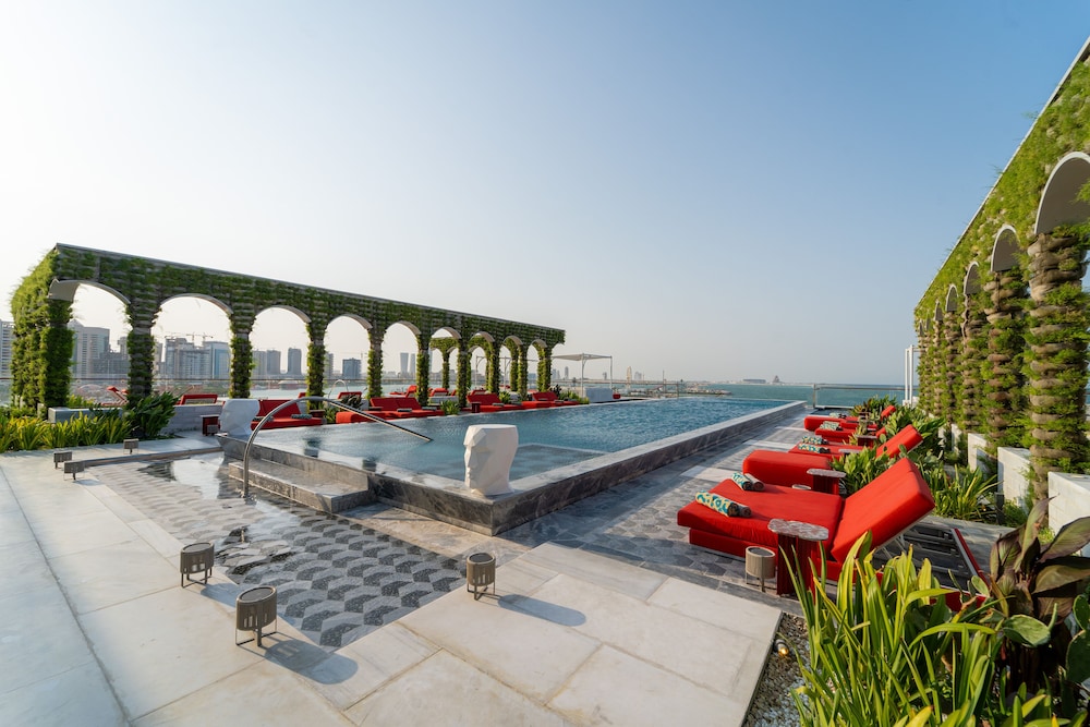 Raffles Doha — Swimming pool in Doha, Umm Salal