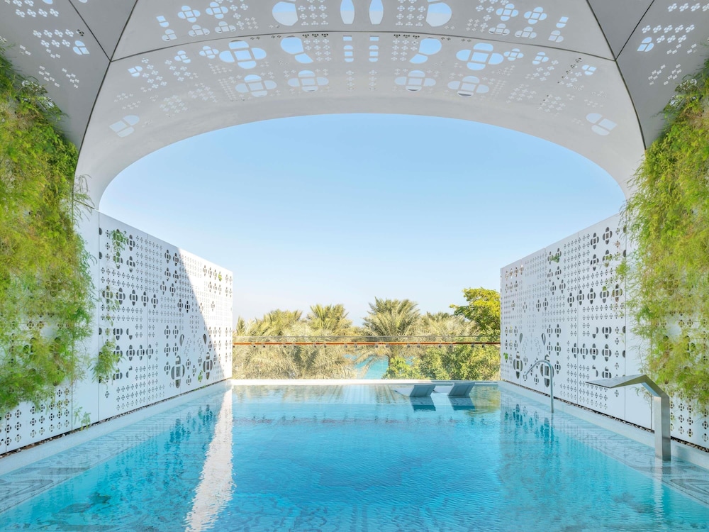 Raffles Doha — Swimming pool in Doha, Umm Salal
