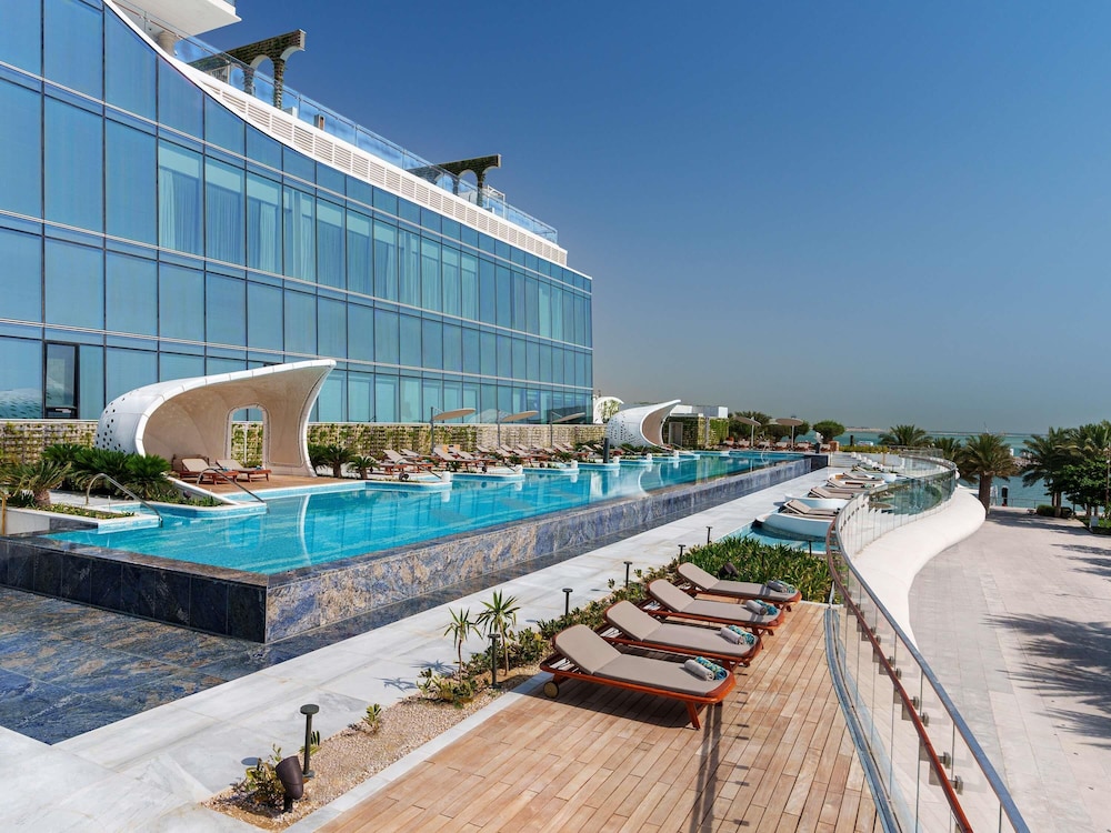Raffles Doha — Swimming pool in Doha, Umm Salal