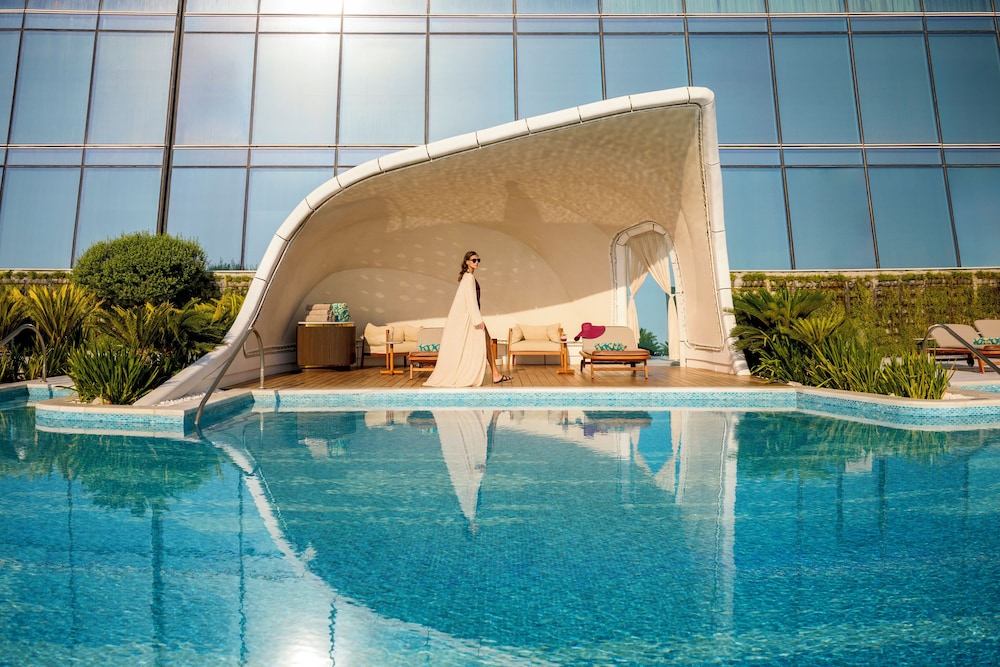 Raffles Doha — Swimming pool in Doha, Umm Salal