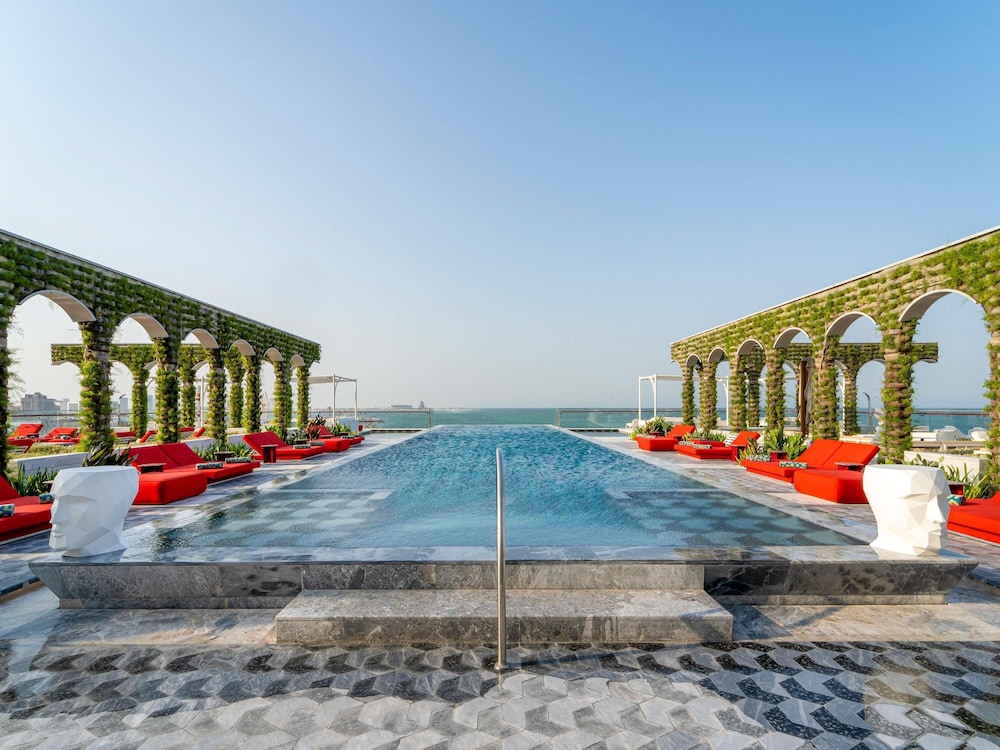Raffles Doha — Swimming pool in Doha, Umm Salal