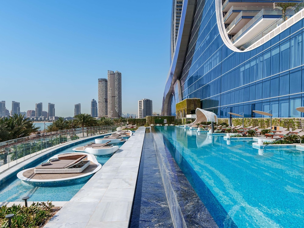 Raffles Doha — Swimming pool in Doha, Umm Salal