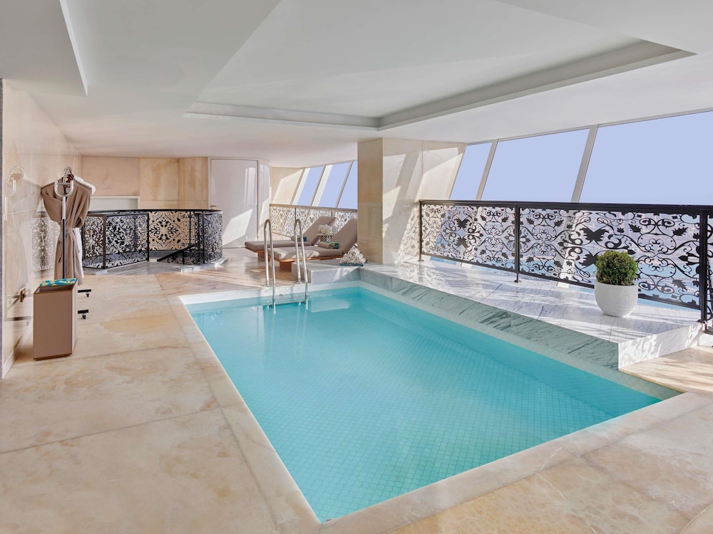 Raffles Doha — Swimming pool in Doha, Umm Salal