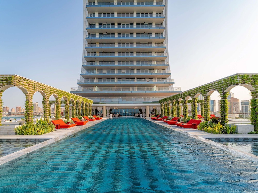 Raffles Doha — Swimming pool in Doha, Umm Salal