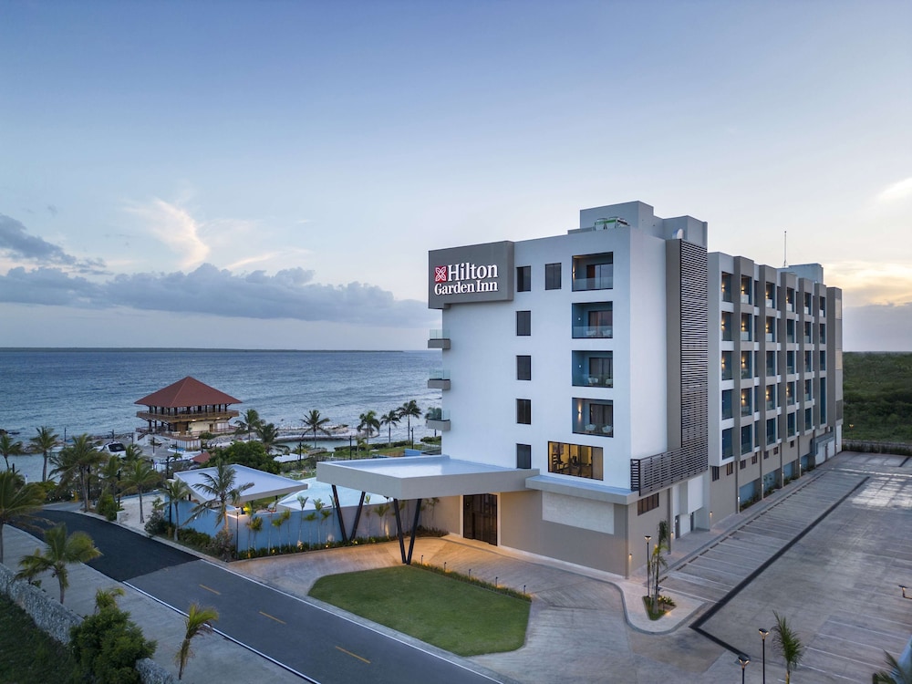 Hilton Garden Inn La Romana — Hotel building in La Romana