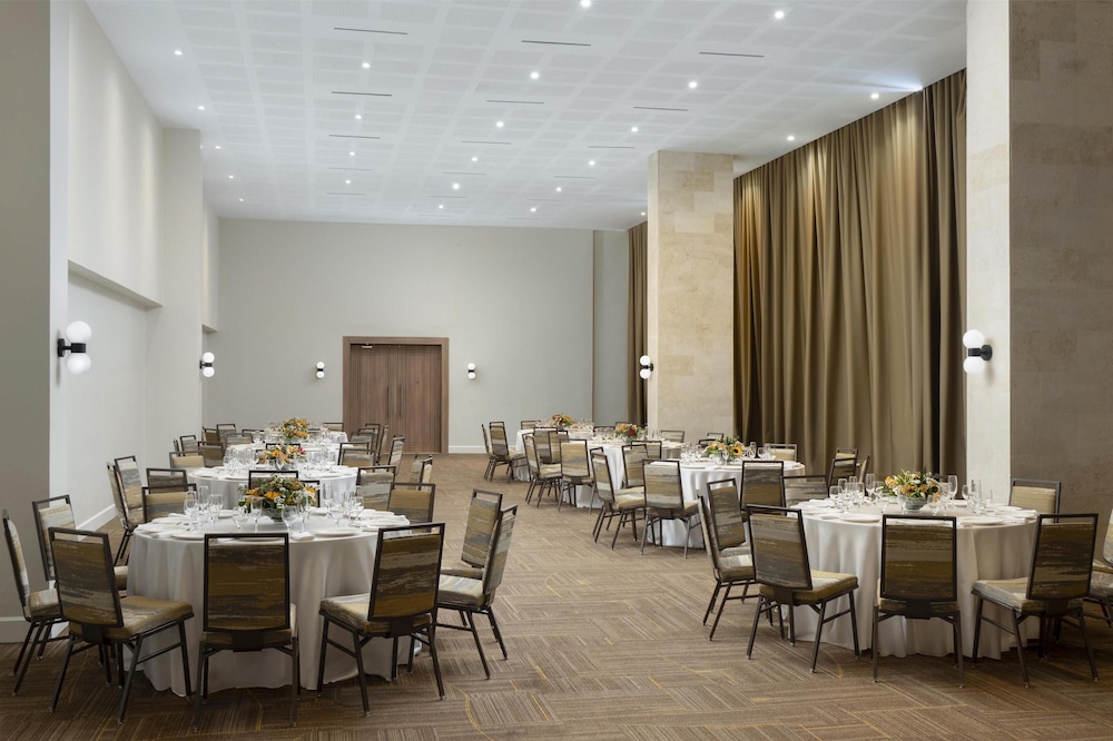 Hilton Garden Inn La Romana — Restaurant & bars in La Romana