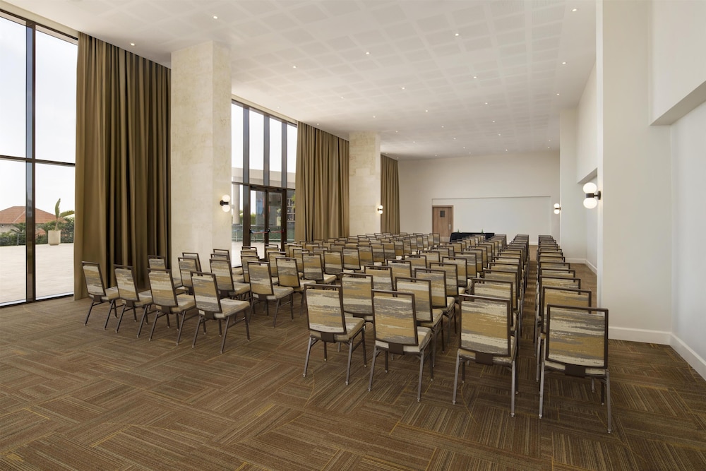 Hilton Garden Inn La Romana — Hotel building in La Romana