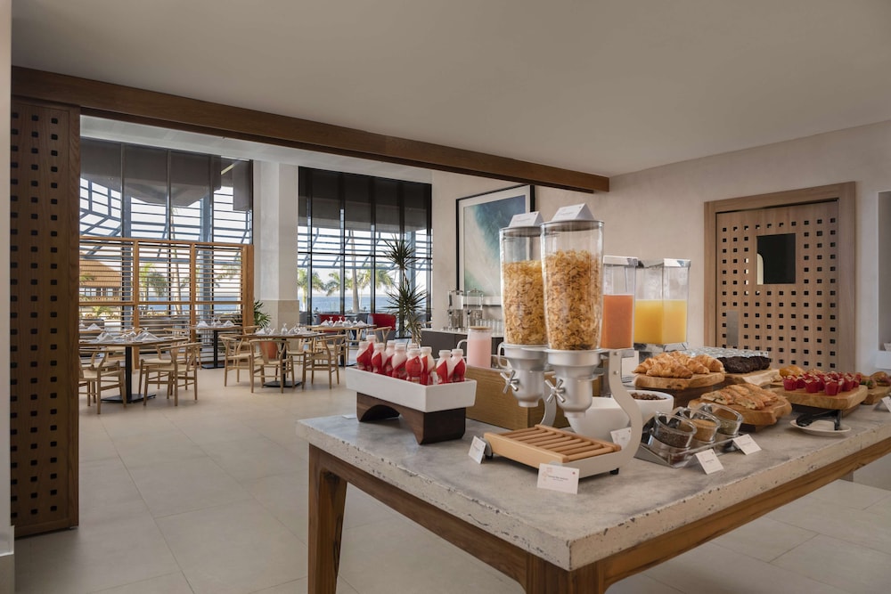 Hilton Garden Inn La Romana — Restaurant & bars in La Romana