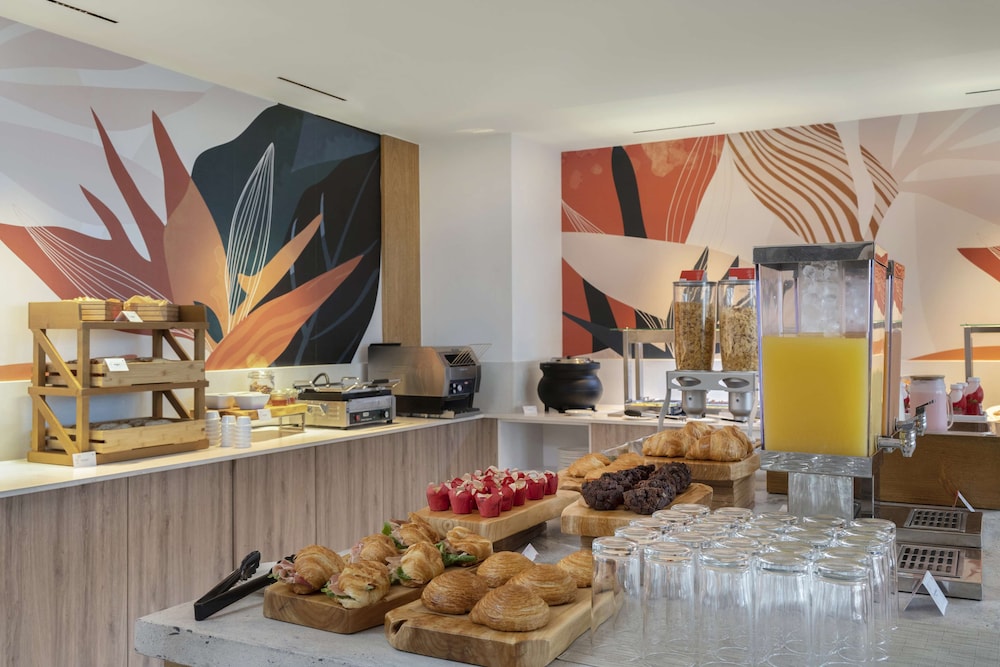 Hilton Garden Inn La Romana — Restaurant & bars in La Romana