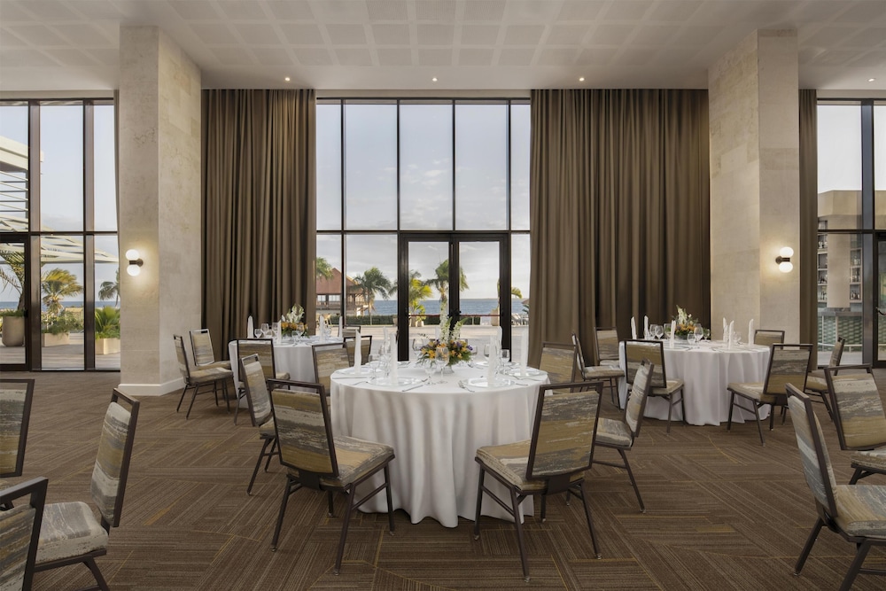 Hilton Garden Inn La Romana — Restaurant & bars in La Romana
