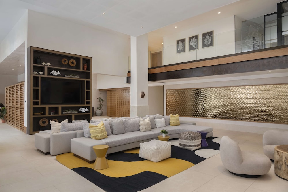 Hilton Garden Inn La Romana — Hotel building in La Romana