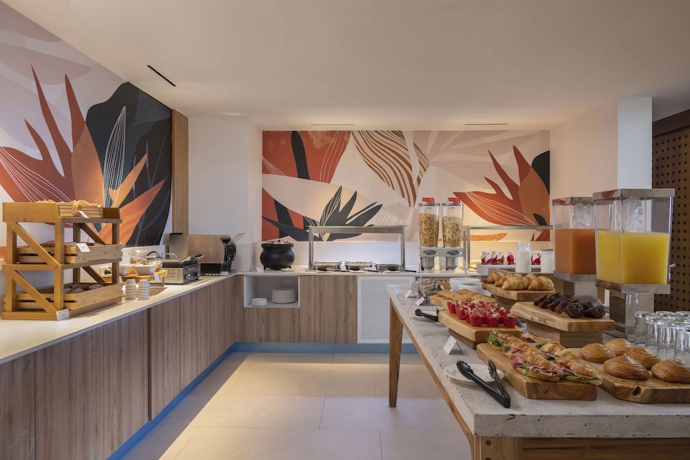 Hilton Garden Inn La Romana — Restaurant & bars in La Romana