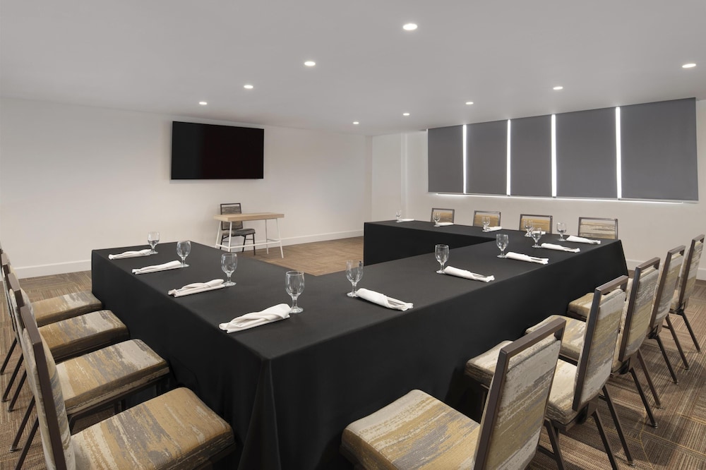 Hilton Garden Inn La Romana — Hotel building in La Romana