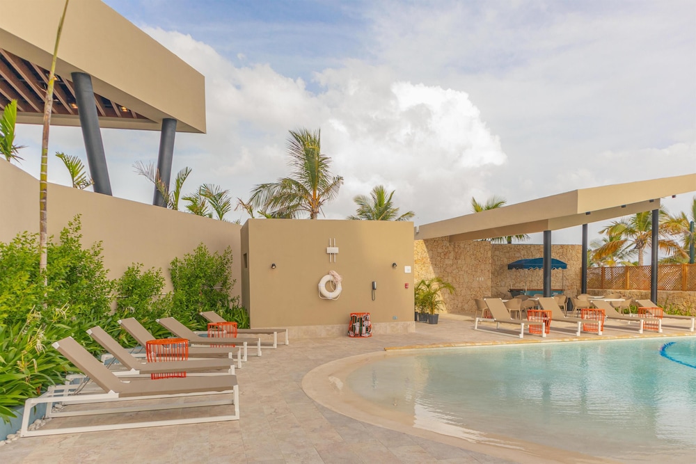Hilton Garden Inn La Romana — Swimming pool in La Romana