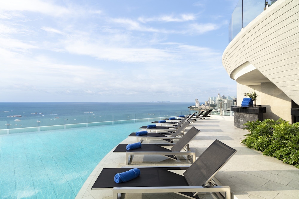 Somerset Pattaya — Swimming pool in Pattaya, Chonburi