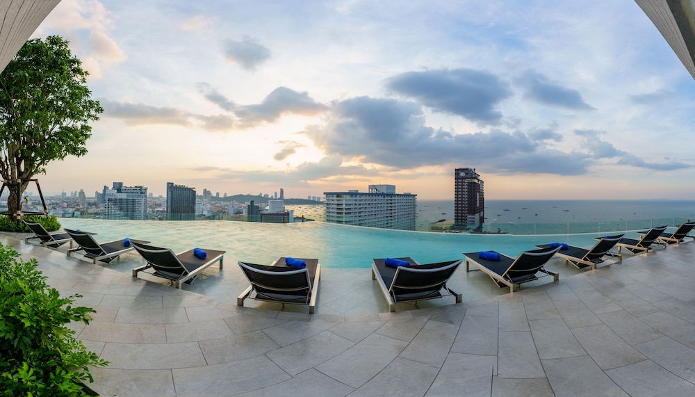 Somerset Pattaya — Swimming pool in Pattaya, Chonburi