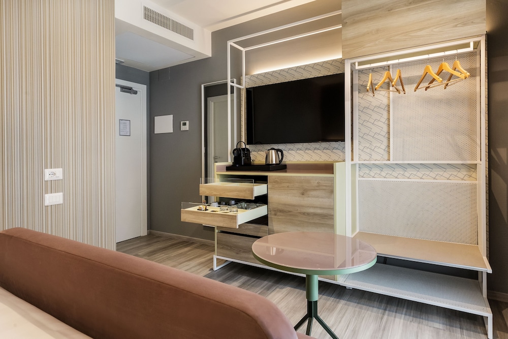 Adesso Hotel — Hotel rooms in Rome, Lazio