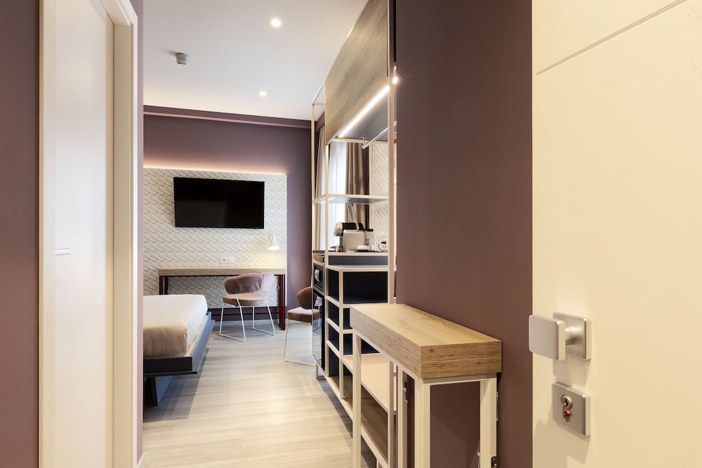 Adesso Hotel — Hotel rooms in Rome, Lazio