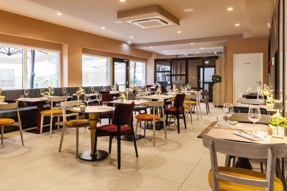 Adesso Hotel — Restaurant & bars in Rome, Lazio