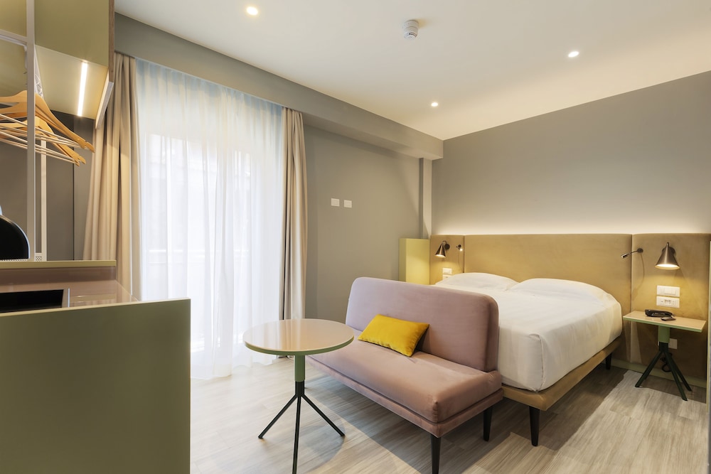Adesso Hotel — Hotel rooms in Rome, Lazio