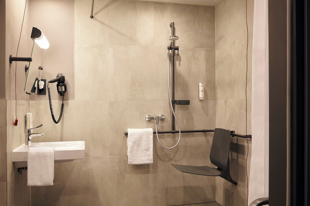 Candlewood Suites Dusseldorf Airport by IHG — Hotel rooms in Düsseldorf, North Rhine-Westphalia