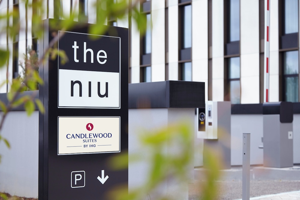 Candlewood Suites Dusseldorf Airport by IHG — Hotel building in Düsseldorf, North Rhine-Westphalia